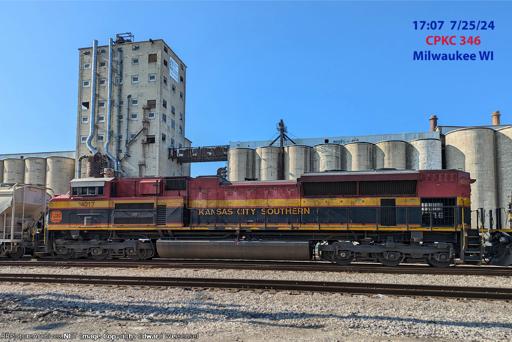 Grain loads in Muskego yard